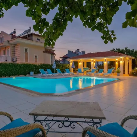 Lorraine By Solo At Hisaroenue *