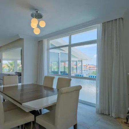 Lorraine By Solo At Hisaroenue 빌라