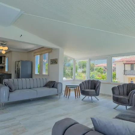 Lorraine By Solo At Hisaroenue *