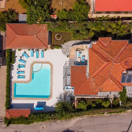 Lorraine By Solo At Hisaroenue Villa