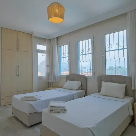 Lorraine By Solo At Hisaroenue